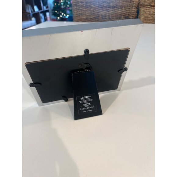 Jolly Christmas-Themed 6x4 Photo Frame With Felt Pom-Poms & Bow Accents Green & - Picture 3 of 6